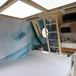 مكان تخييم Tiny Wave Tiny House Auf Dem Strandgut *