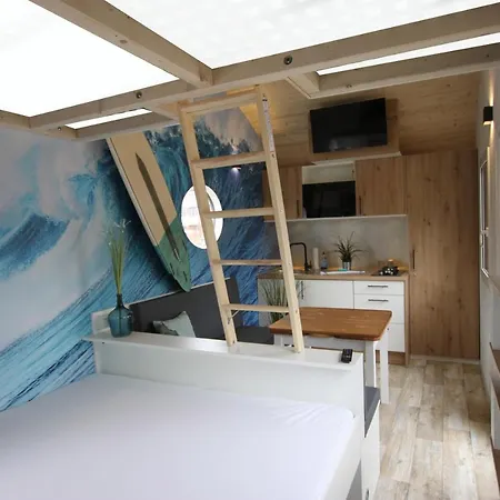 مكان تخييم Tiny Wave Tiny House Auf Dem Strandgut *