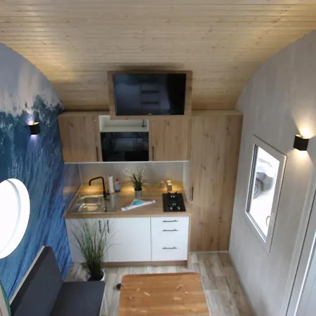 Tiny Wave Tiny House Auf Dem Strandgut مكان تخييم